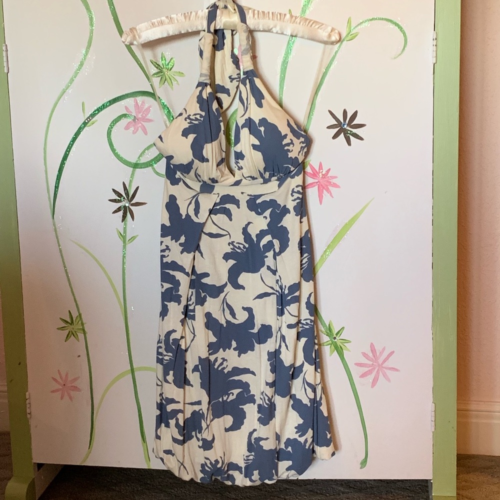 Super cute open-back summer dress!